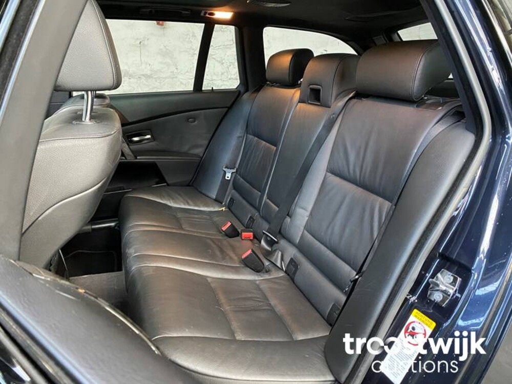 BMW 525i Executive 5-serie Touring 192pk 2005, 43-NGH-2
