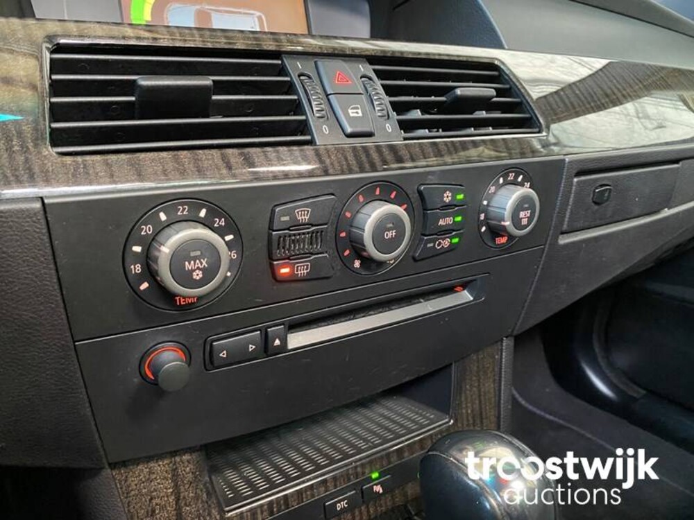 BMW 525i Executive 5-serie Touring 192pk 2005, 43-NGH-2