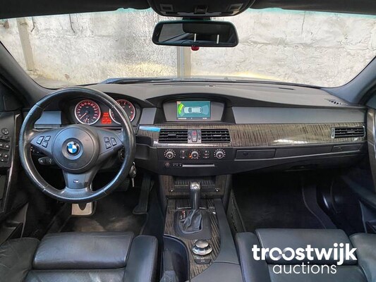 BMW 525i Executive 5-serie Touring 192PS 2005, 43-NGH-2