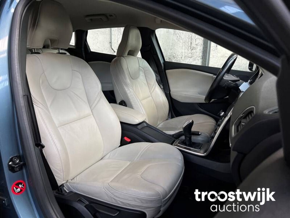 Volvo V40 1.6 D2 Summum 114pk 2013, -Orig.NL-, 87-ZRK-3