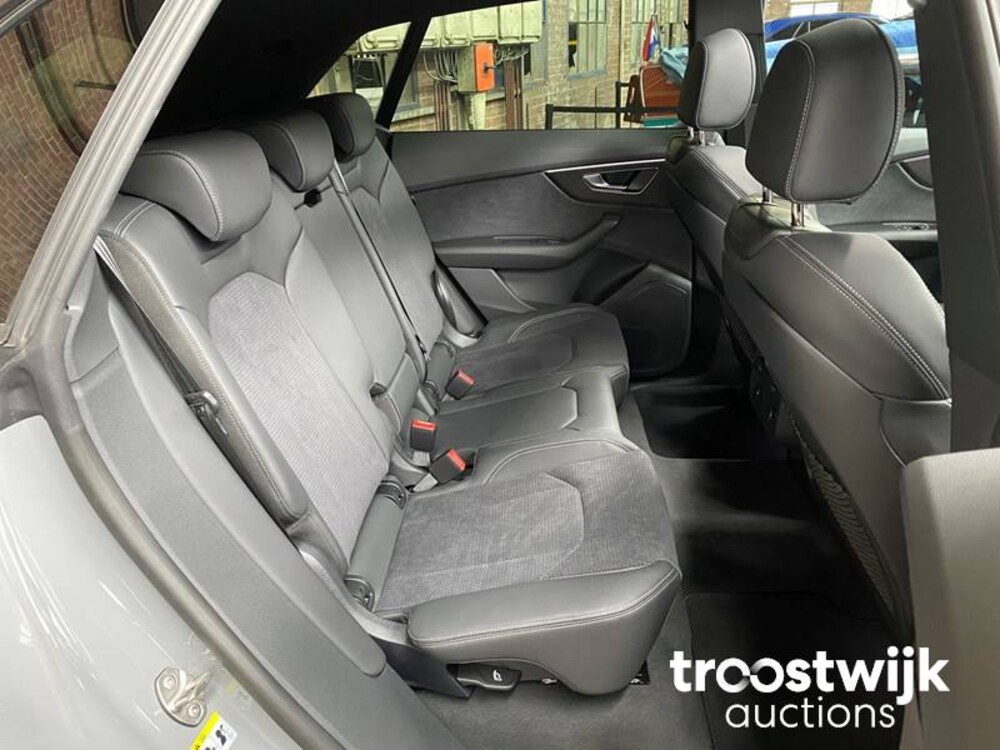 Audi Q8 S-line 55 TFSI Competition Plus 340PS 2023 -Herstellergarantie-