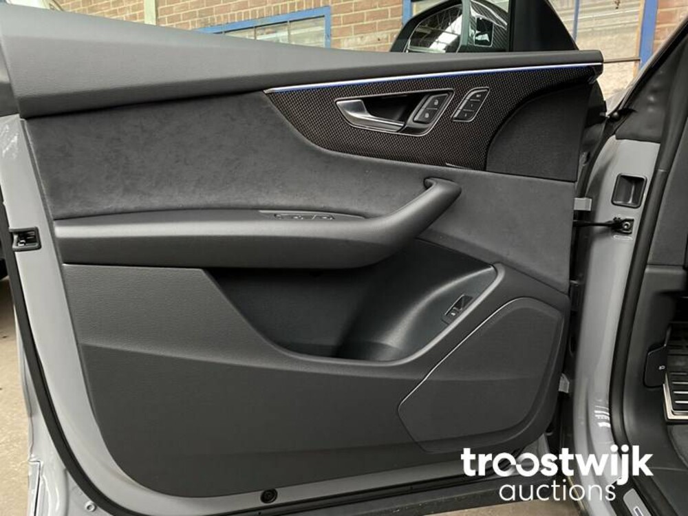 Audi Q8 S-line 55 TFSI Competition Plus 340PS 2023 -Herstellergarantie-