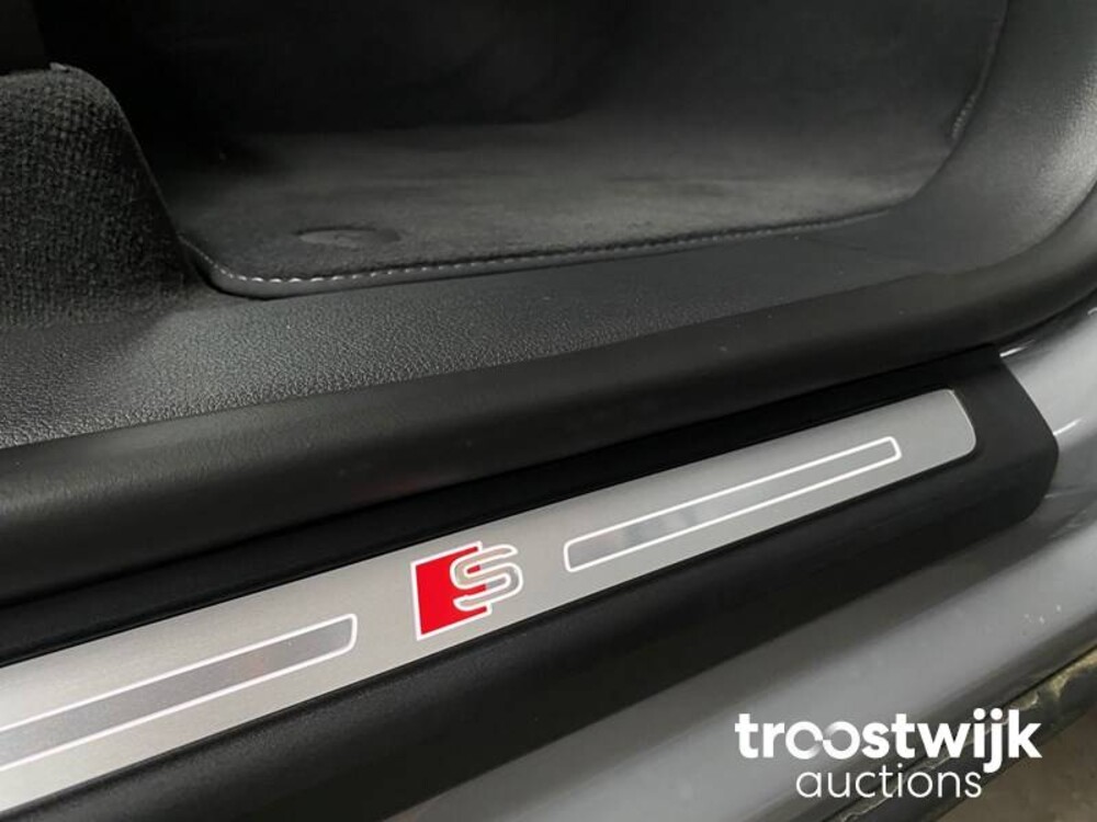 Audi Q8 S-line 55 TFSI Competition Plus 340PS 2023 -Herstellergarantie-