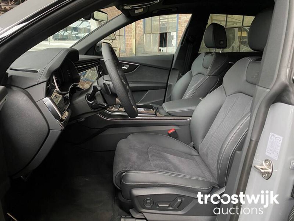 Audi Q8 S-line 55 TFSI Competition Plus 340PS 2023 -Herstellergarantie-