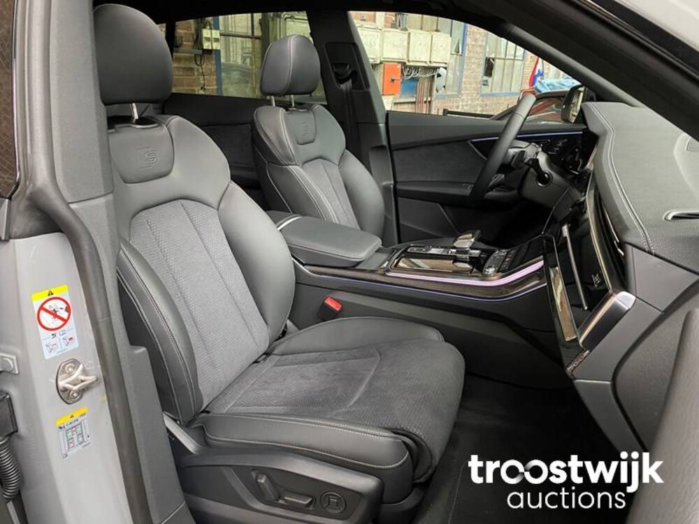 Audi Q8 S-line 55 TFSI Competition Plus 340PS 2023 -Herstellergarantie-