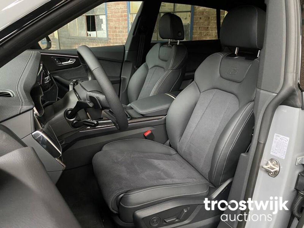 Audi Q8 S-line 55 TFSI Competition Plus 340PS 2023 -Herstellergarantie-