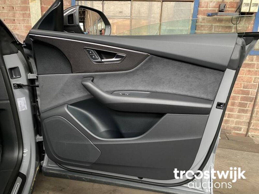 Audi Q8 S-line 55 TFSI Competition Plus 340PS 2023 -Herstellergarantie-