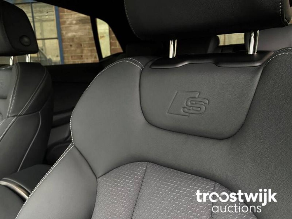 Audi Q8 S-line 55 TFSI Competition Plus 340PS 2023 -Herstellergarantie-