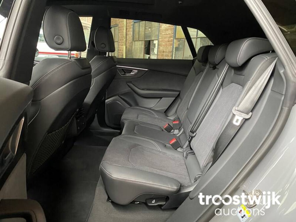 Audi Q8 S-line 55 TFSI Competition Plus 340PS 2023 -Herstellergarantie-