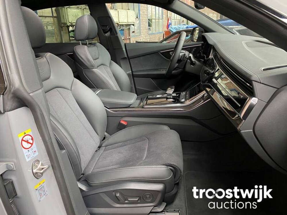 Audi Q8 S-line 55 TFSI Competition Plus 340PS 2023 -Herstellergarantie-