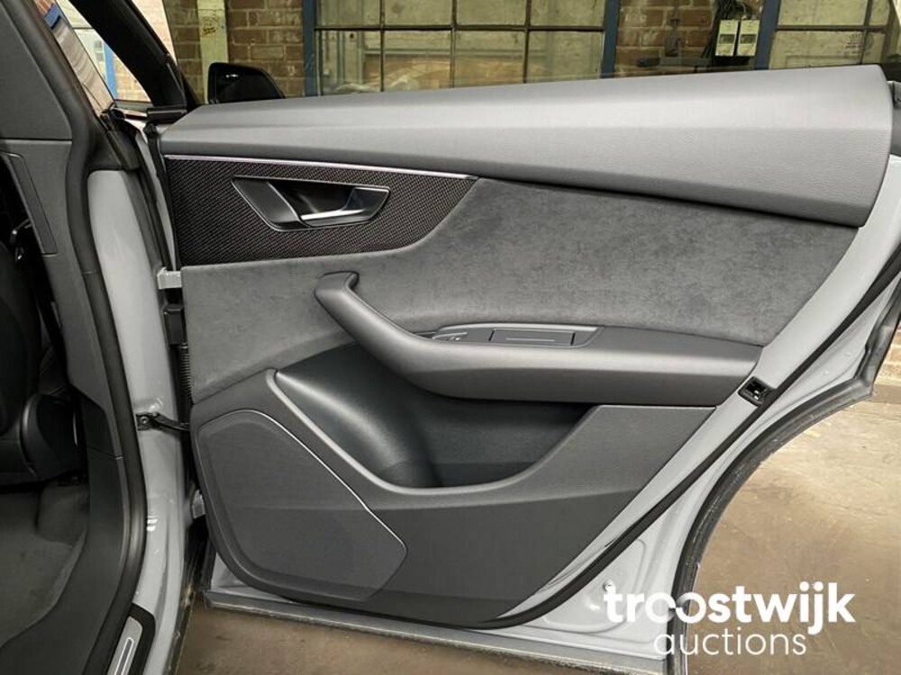 Audi Q8 S-line 55 TFSI Competition Plus 340PS 2023 -Herstellergarantie-