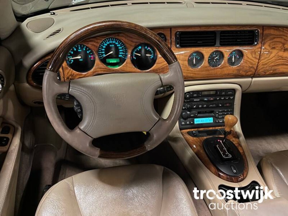 Jaguar XK8 4.0 V8 Convertible 286pk 2000, 07-XJ-GG