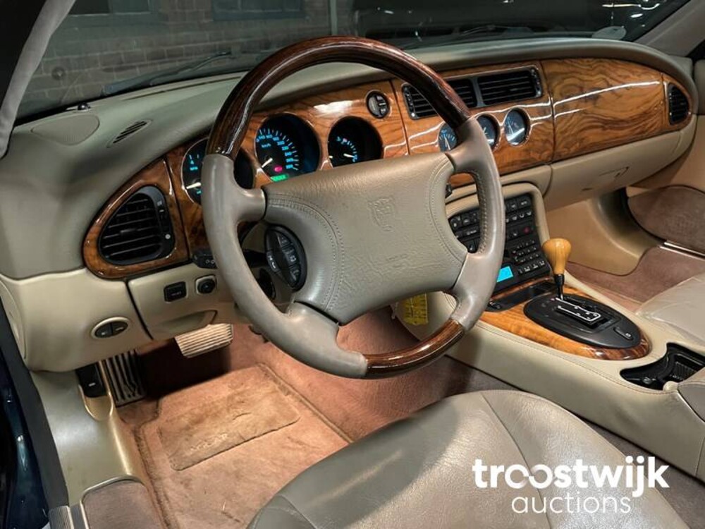 Jaguar XK8 4.0 V8 Convertible 286pk 2000, 07-XJ-GG