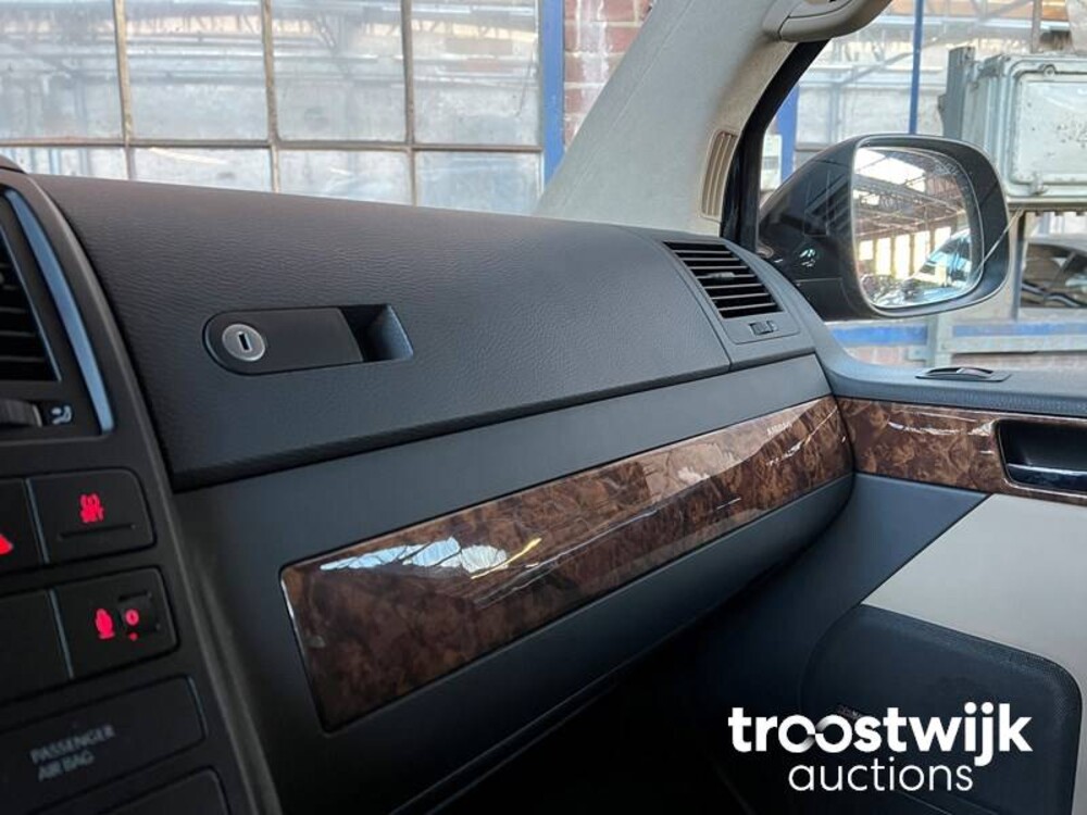 Volkswagen Transporter Luxe Multivan VIP TDI L1H1 Highline 179PS 2012, 3-XFH-68