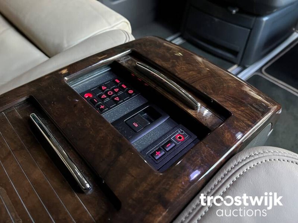 Volkswagen Transporter Luxe Multivan VIP TDI L1H1 Highline 179PS 2012, 3-XFH-68