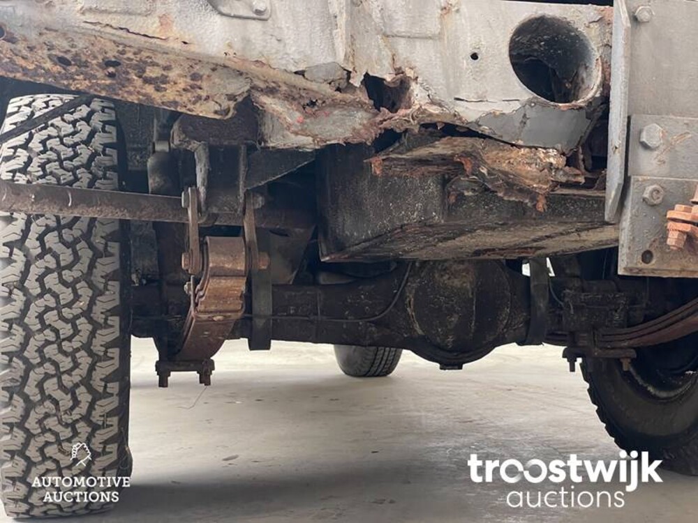 Land Rover Defender 2.3 109