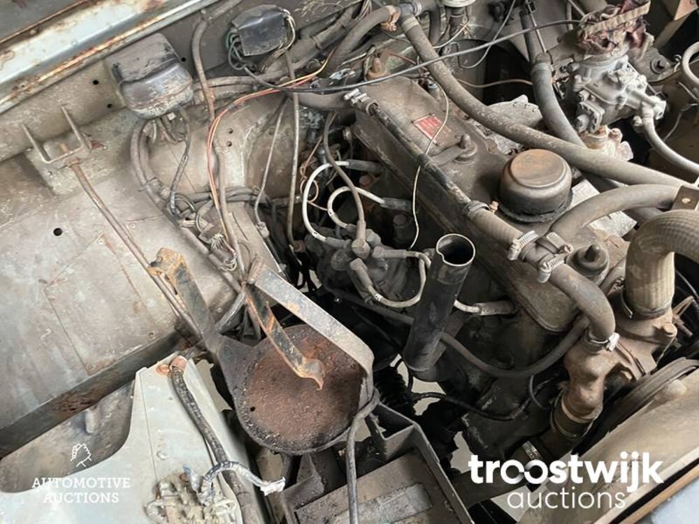 Land Rover Defender 2.3 109