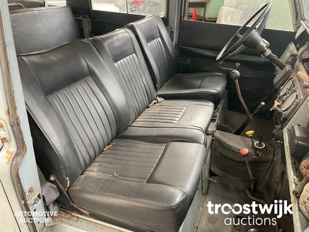 Land Rover Defender 2.3 109