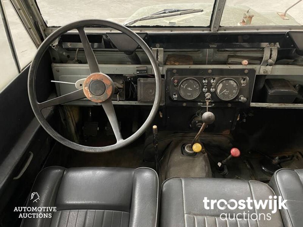 Land Rover Defender 2.3 109