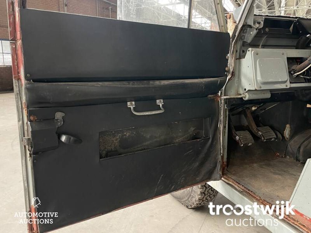 Land Rover Defender 2.3 109