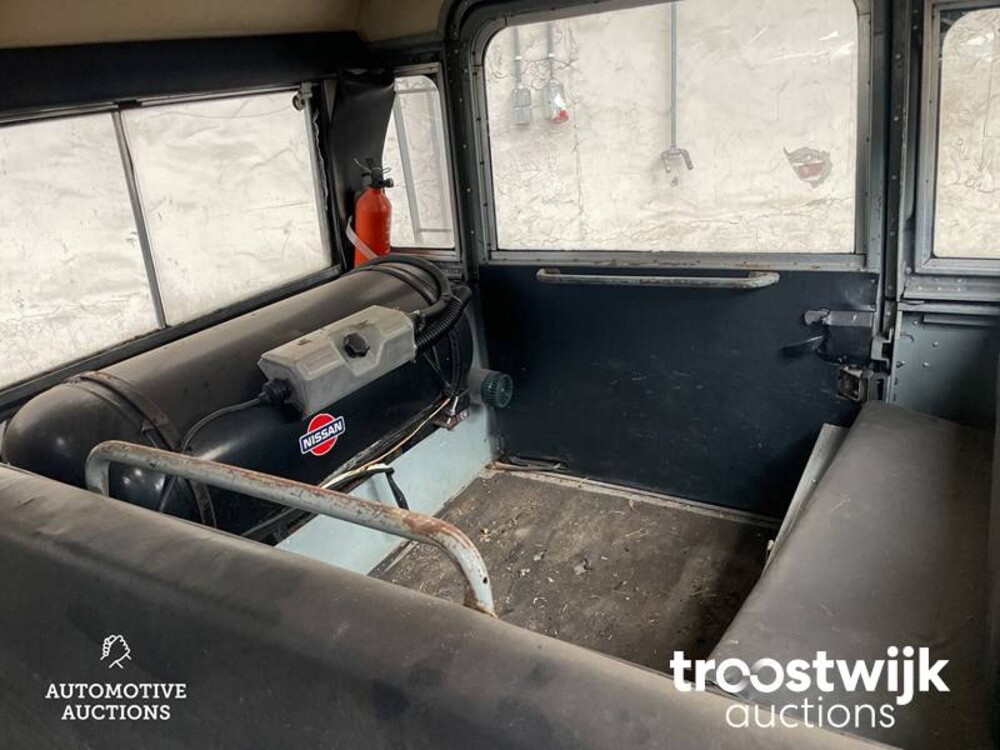 Land Rover Defender 2.3 109