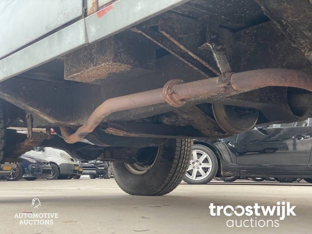 Land Rover Defender 2.3 109