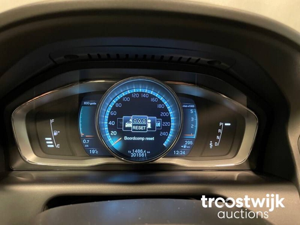 Volvo XC60 R-Design D4 Ocean Race 181hp 2015, ZN-700-D