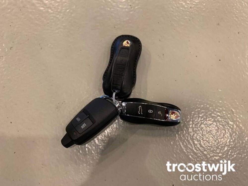 Porsche Macan GTS 2.9 V6 NEW-MODEL SportChrono 381hp 2020, J-928-TH