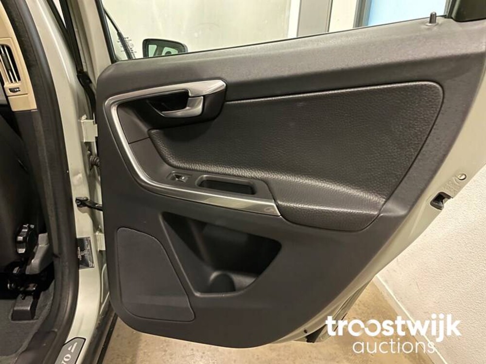 Volvo XC60 2.0 D4 Momentum 163hp 2013, 92-ZVZ-4