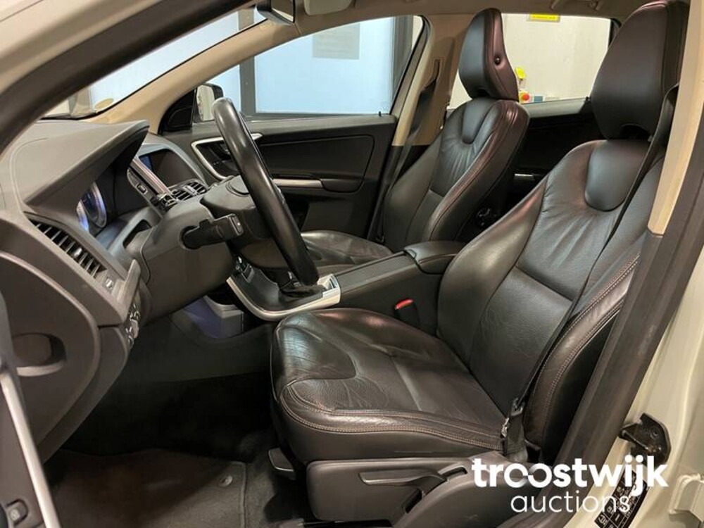 Volvo XC60 2.0 D4 Momentum 163hp 2013, 92-ZVZ-4