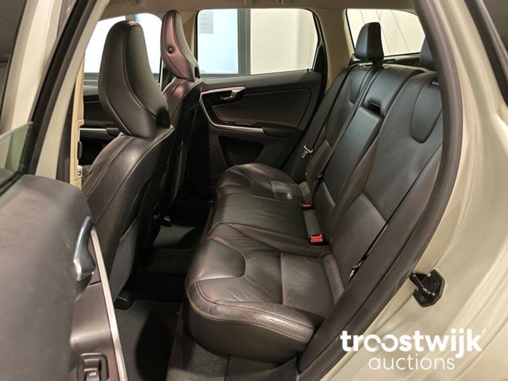 Volvo XC60 2.0 D4 Momentum 163hp 2013, 92-ZVZ-4