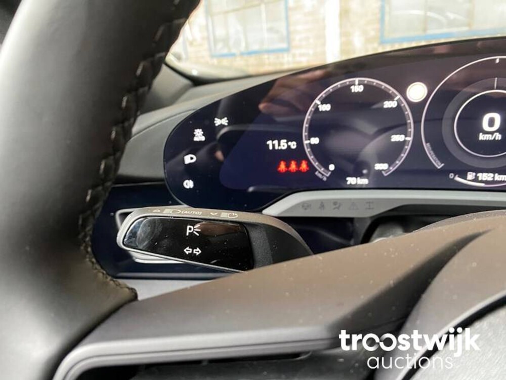 Porsche Taycan Sport Turismo 71 kWh 326PS 2023 -Herstellergarantie-, S-703-FZ