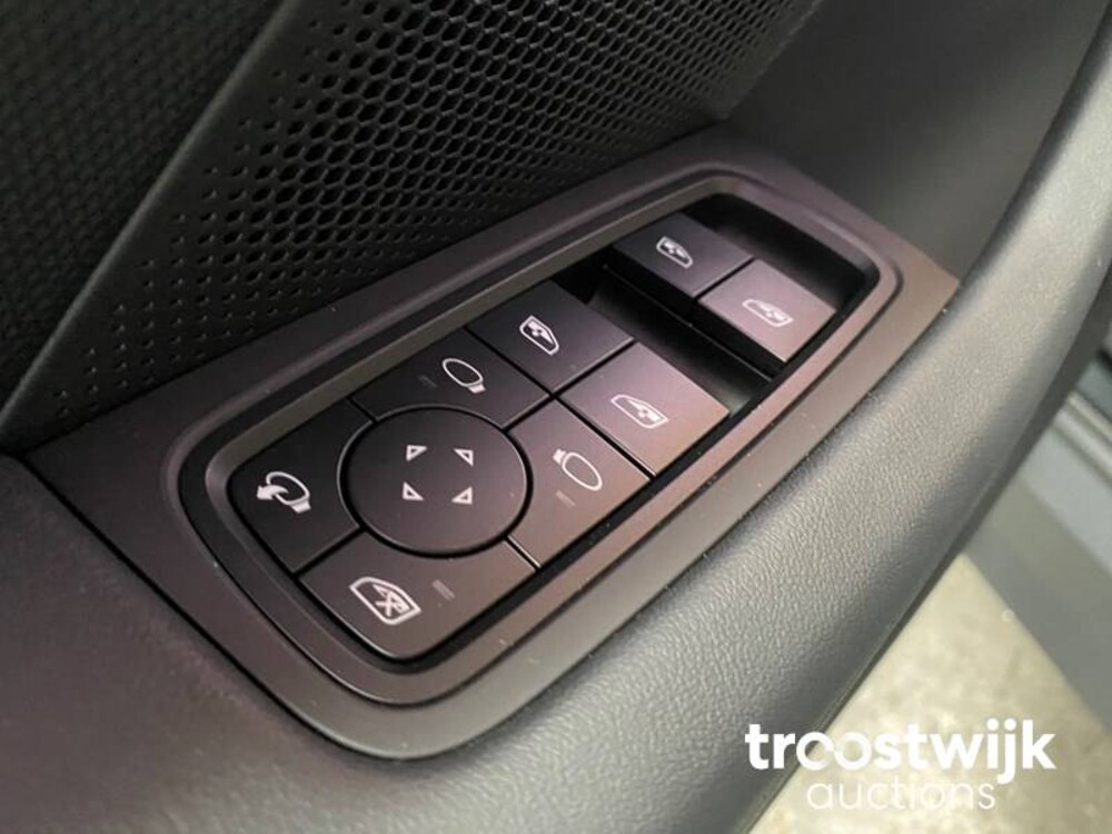 Porsche Taycan Sport Turismo 71 kWh 326PS 2023 -Herstellergarantie-, S-703-FZ