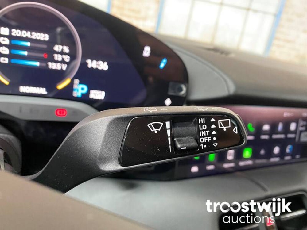 Porsche Taycan Sport Turismo 71 kWh 326PS 2023 -Herstellergarantie-, S-703-FZ