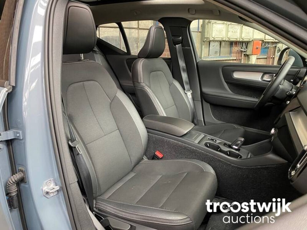 Volvo XC40 T3 Inscription 163PS 2019, R-103-PZ