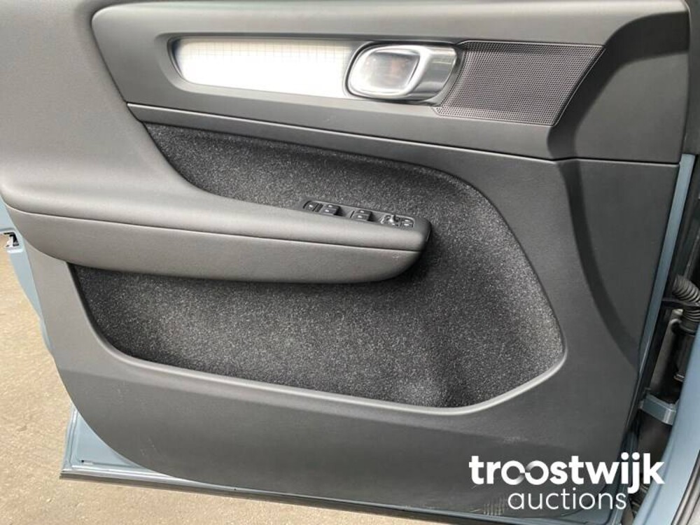 Volvo XC40 T3 Inscription 163PS 2019, R-103-PZ