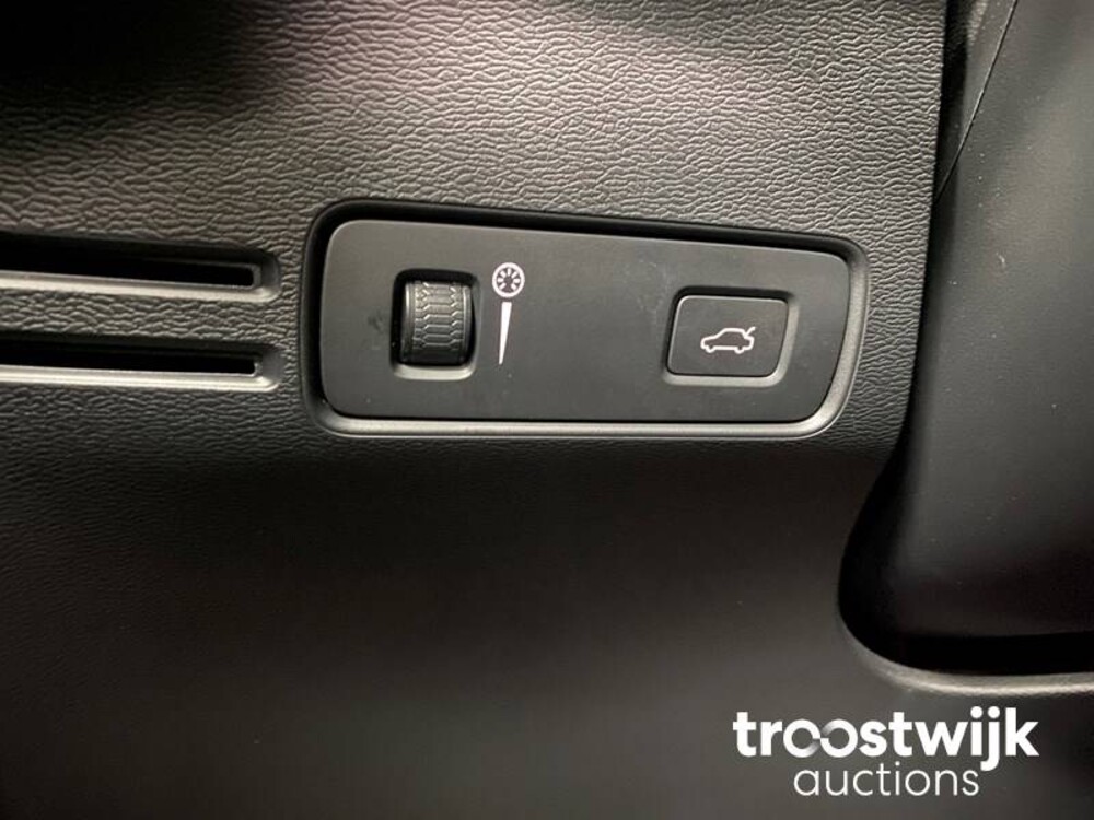 Volvo XC40 T3 Inscription 163PS 2019, R-103-PZ