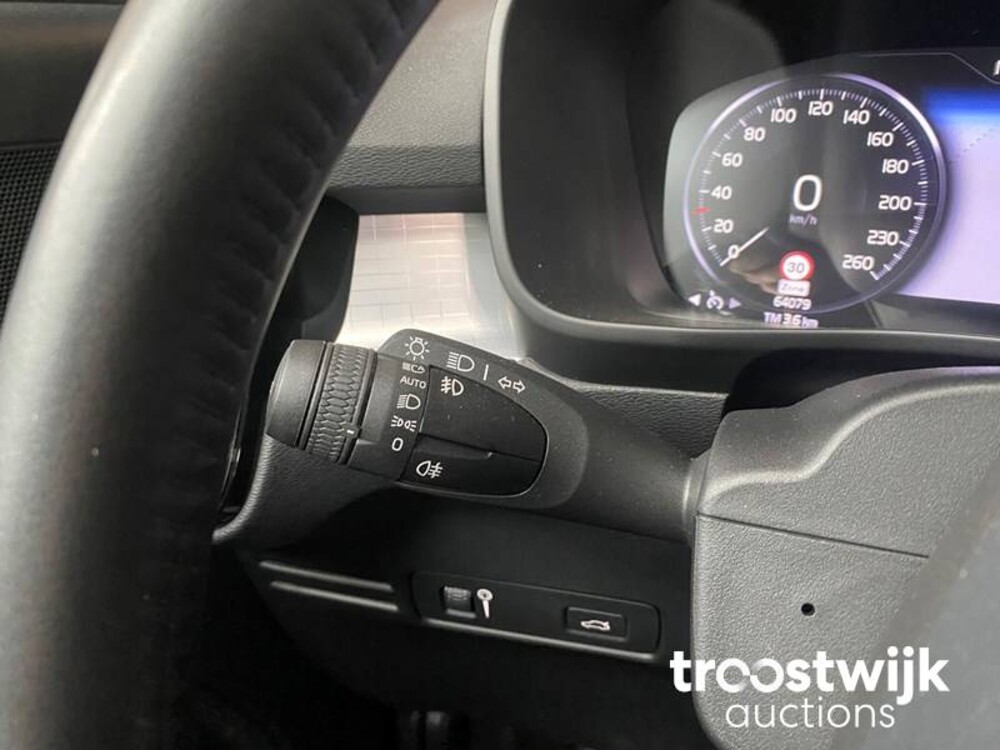 Volvo XC40 T3 Inscription 163PS 2019, R-103-PZ