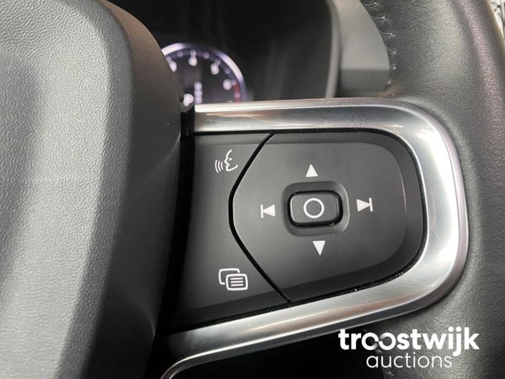 Volvo XC40 T3 Inscription 163PS 2019, R-103-PZ