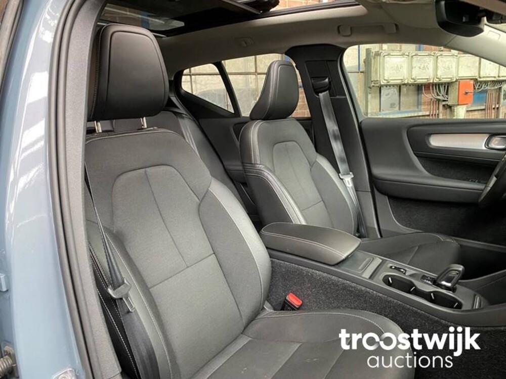 Volvo XC40 T3 Inscription 163PS 2019, R-103-PZ