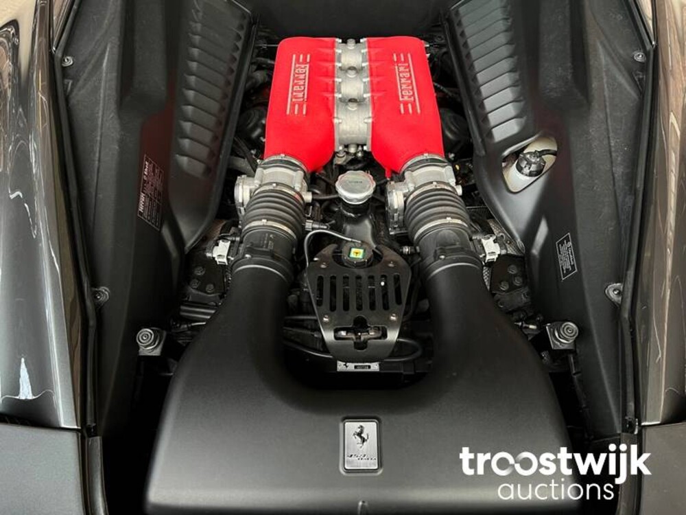 Ferrari 458 Italia F142 4.5 V8 570hp 2011