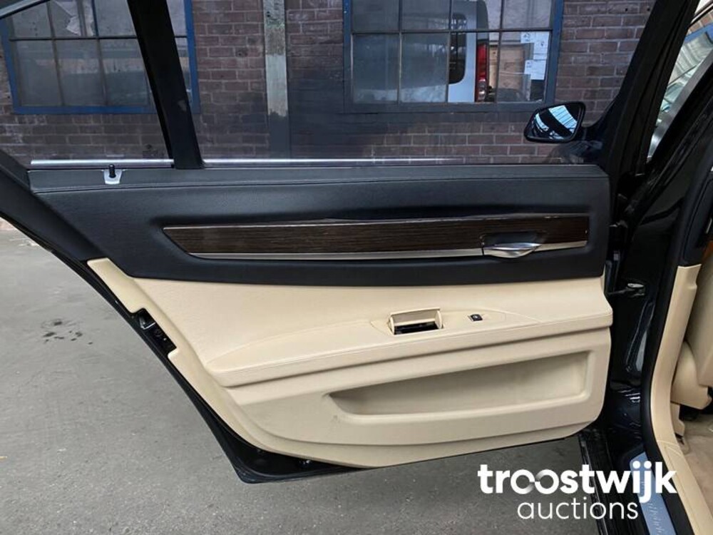 BMW 750 IL Active Hybrid 7er 465 PS 2012