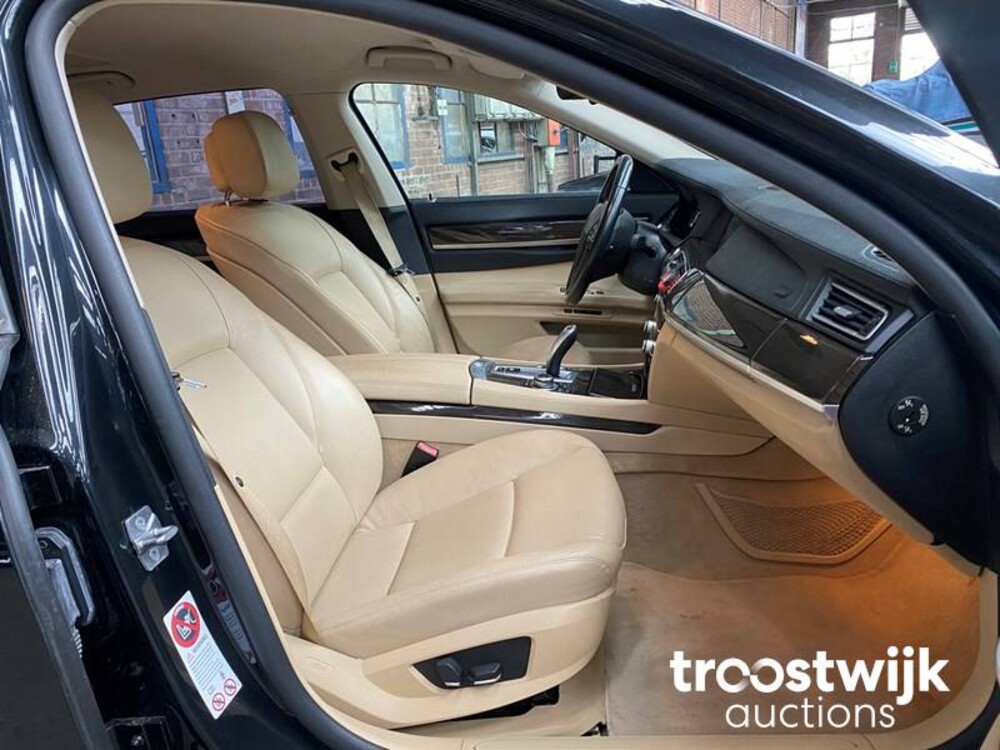 BMW 750 IL Active Hybrid 7er 465 PS 2012