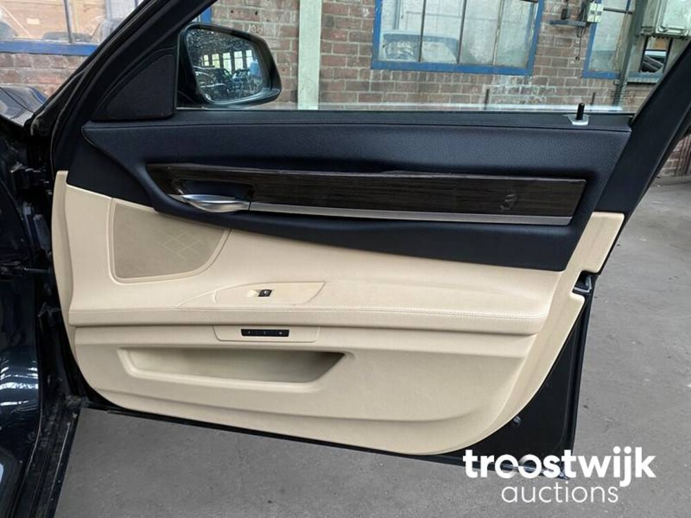 BMW 750 IL Active Hybrid 7er 465 PS 2012