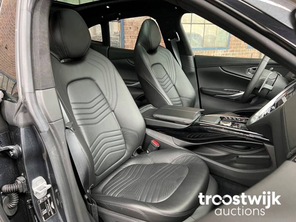 Aston Martin DBX 4.0 V8 551hp 2020, R-303-JK