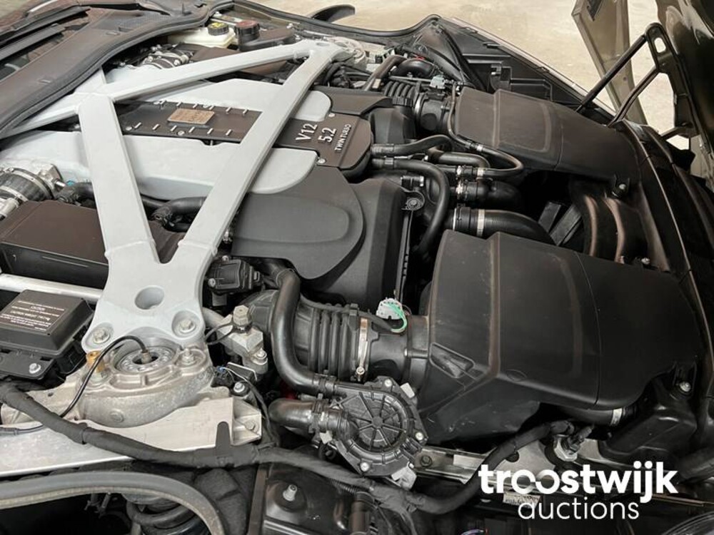 Aston Martin DB11 5.2 V12 Twin Turbo 609PS 2017