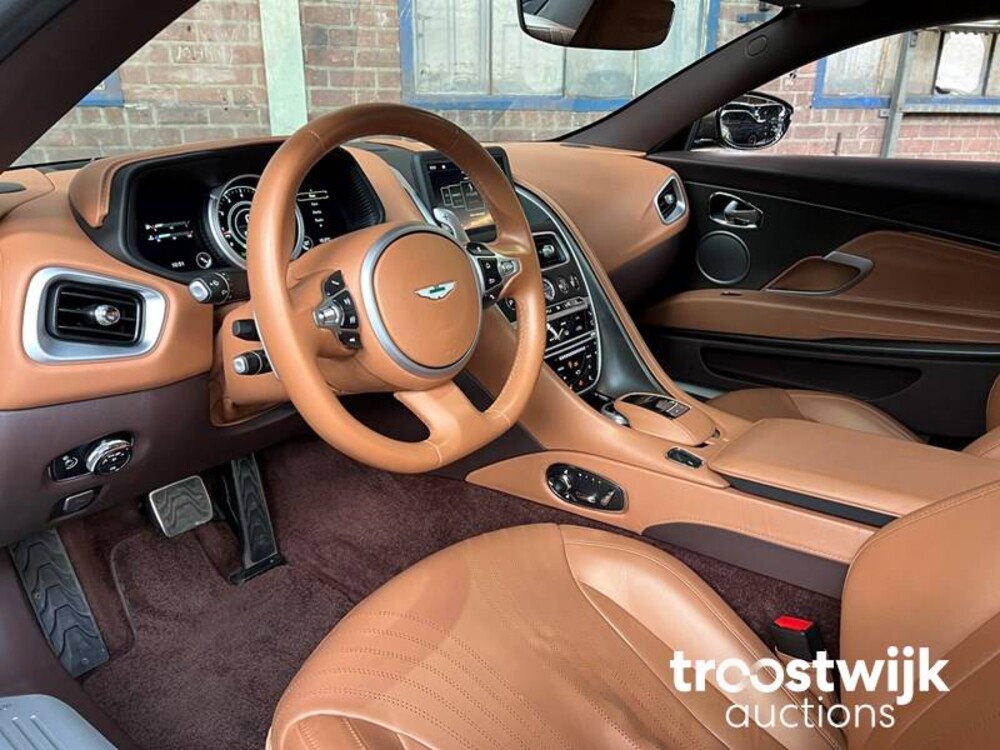 Aston Martin DB11 5.2 V12 Twin Turbo 609PS 2017