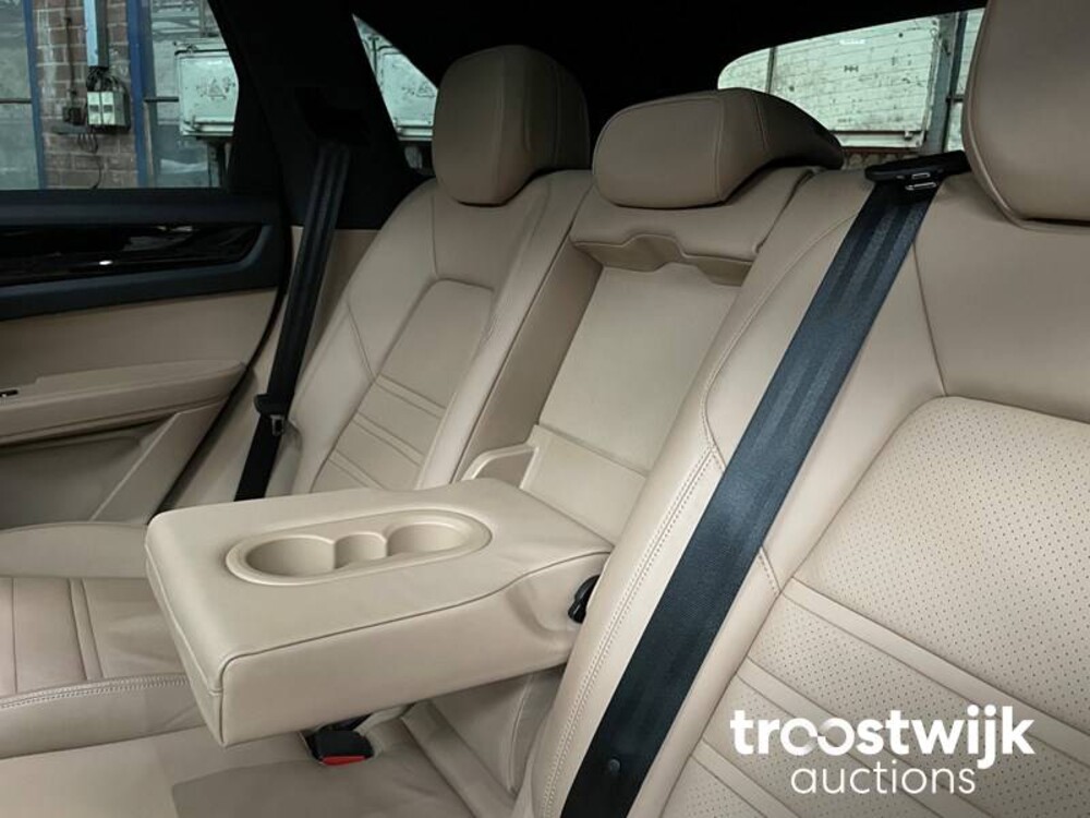 Porsche Cayenne 3.0 V6 340PS 2018 NEU-MODELL -Mehr über NL-, ST-296-D