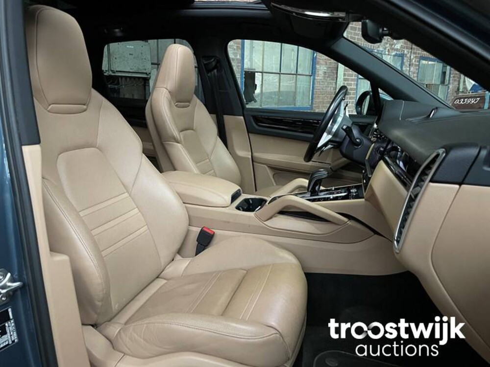 Porsche Cayenne 3.0 V6 340PS 2018 NEU-MODELL -Mehr über NL-, ST-296-D