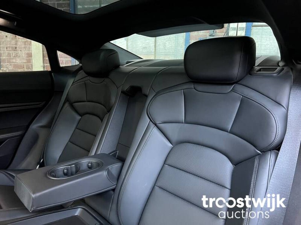 Porsche Taycan 4S Performance 84kWh 84kWh 489PS 2020 -Orig NL-, J-151-JF